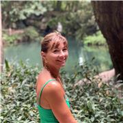 Laureata impartisce lezioni di italiano e inglese scuole primarie e secondarie